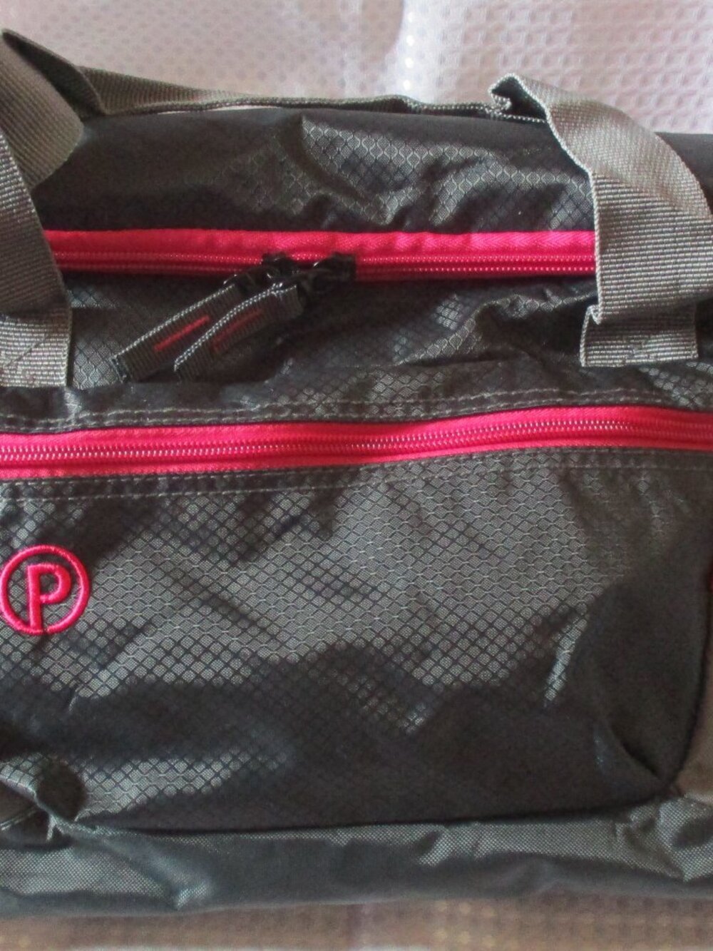 Protege Pink And Grey 18" Multiple Pockets Foldable Duffle Bag